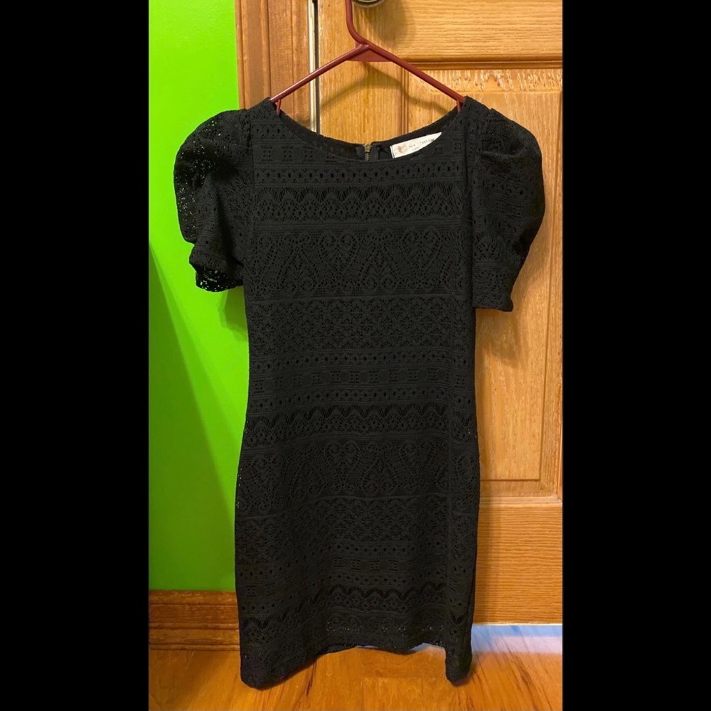 Mini Body-con Black Dress w/ Puff Shoulders